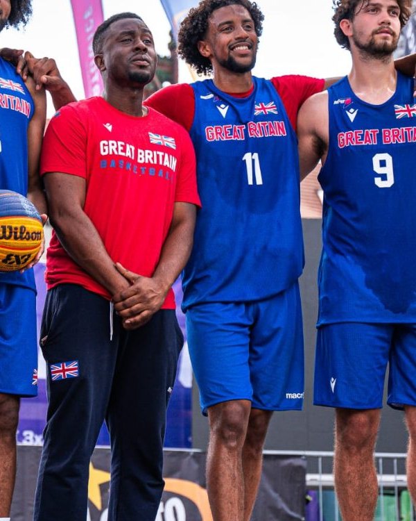 Afiz Olaniyan in Great Britain kit with GB 3x3 players